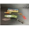 Image 1 : WESTERN THEMED GUN HANDLE STAINLESS STEEL KNIFE & 13" MACHETE