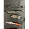 Image 2 : 9 ASSORTED KNIVES INCLUDING; MULTI TOOLS, EAGLE THEMED, BOX CUTTER & MORE