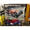 Image 2 : BBURAGO MERCEDES BENZ SSK MONTECARLO (1928) DIE CAST MODEL & 2 DISPLAY CASES OF ASSORTED MODEL