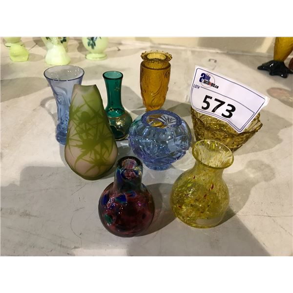 ASSORTED COLLECTABLES; SMALL GLASSES AND BOWLS