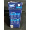 Image 2 : *NEW* ORAL-B PRO 3000 3DWHITE SMARTSERIES RECHARGEABLE TOOTHBRUSH