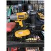 Image 2 : 2 DEWALT DRILLS WITH BATTERIES, 2 MAKITA DRILLS WITH BATTERIES, DEWALT BAG & DEWALT BATTERY CHARGER