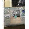 Image 3 : 2 DUVETS, MARTHA STEWART AND JENNIFER ADAMS AND KATE SPADE 3 PIECE COMFORTER SET KING SIZE