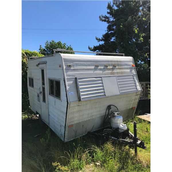 TRAVEL TRAILER, NO REGISTRATION