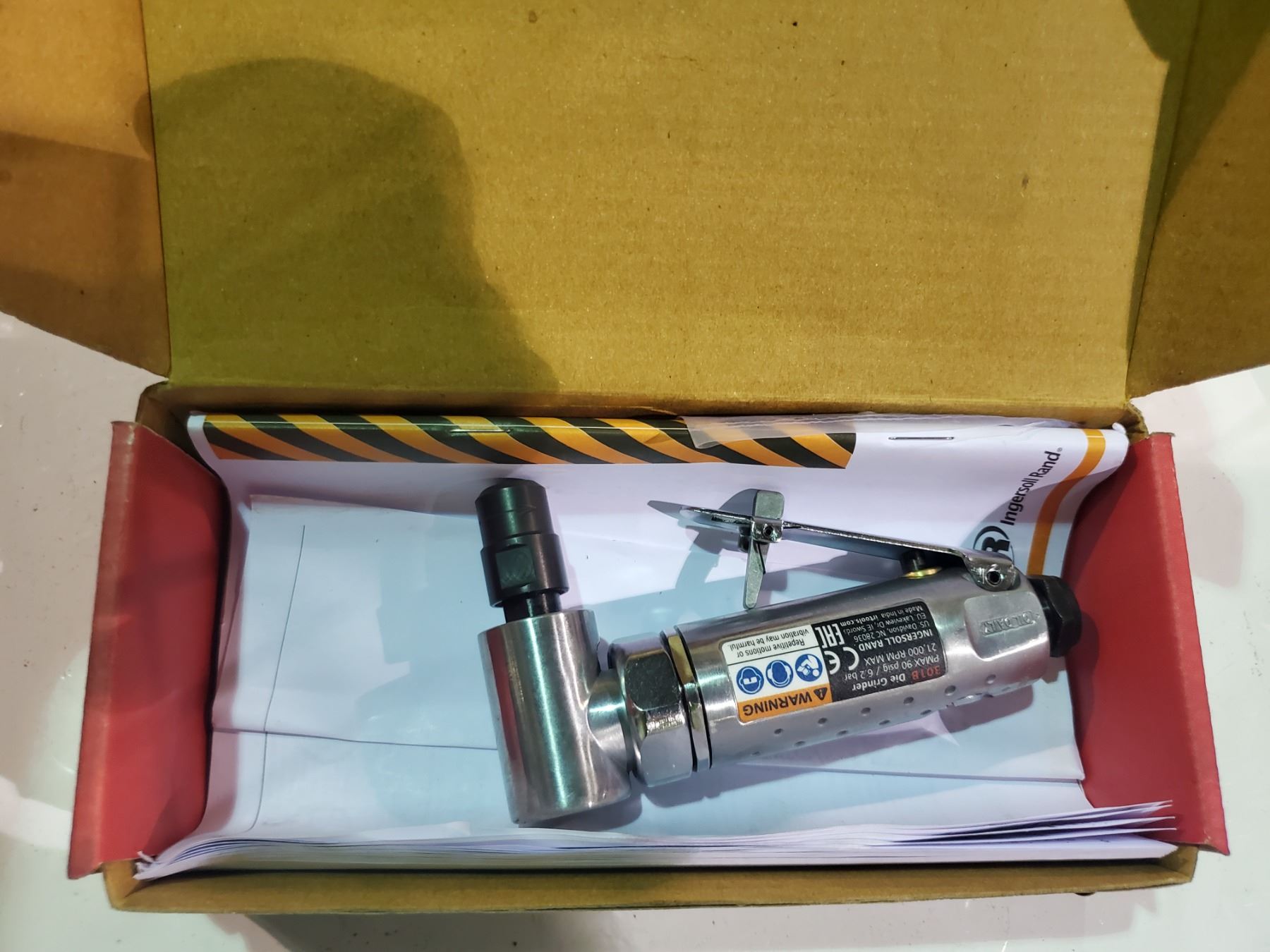 NEIKO 10649A Micro Luchtfrees | Capaciteit 1/8 (3 mm) | Penmodel | 54.000 tpm | Voor het reinigen van precisie-onderdelen, remschijven, steunplaten, remblokken, bevestigingen, enz NEIKO 10649A Micro Luchtfrees | Capaciteit 1/8 (3 mm) | Penmodel | 54.000 tpm | Voor het reinigen van precisie-onderdelen, remschijven, steunplaten, remblokken, bevestigingen, enz