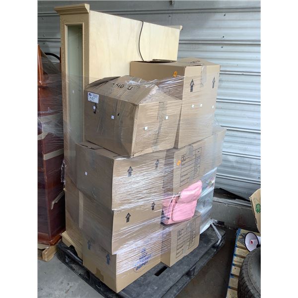 PALLET OF ASSORTED STORAGE LOCKER GOODS