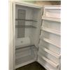 Image 2 : FRIGIDAIRE WHITE STANDING FREEZER MODEL #FFFH20F3WW3 (VISIBLE DAMAGE)