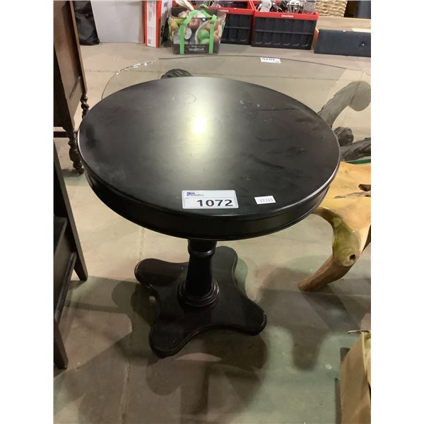 ROUND END TABLE 23-1/2"