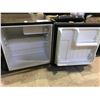 Image 2 : FRIGIDAIRE MINI FRIDGE