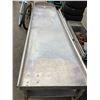 Image 2 : STAINLESS STEEL RINSE TABLE 108X24X26"