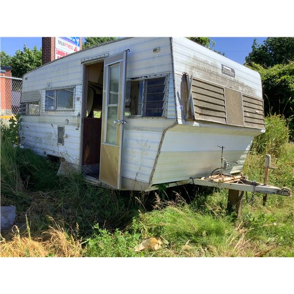 14' TRAVEL TRAILER FOR PARTS & REPAIR OR STORAGE