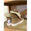 Image 2 : UGG SHOES SIZE 8