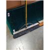 Image 2 : 2 PUSH BROOMS