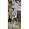 Image 2 : FLOOR LAMPS AND LIGHTED DEER