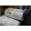 Image 2 : 2 CASPER KING PILLOWS