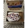 Image 8 : ELECTRIC PET DRINKING FOUNTAIN, PET CARRIER AND BABY SHOES