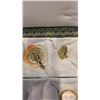 Image 8 : PYREX BOWL, MANICURE KIT AND JEWELRY