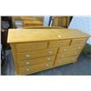 Image 1 : Natural Wood Queen Bed (2) w/Dresser, Mirror, 2 Nightstands