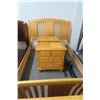 Image 2 : Natural Wood Queen Bed (2) w/Dresser, Mirror, 2 Nightstands