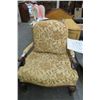 Image 1 : Wide Mahogany Queen Anne Armchair