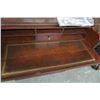 Image 4 : Mahogany Hutch