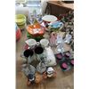 Image 1 : Dishes, Glassware Décor