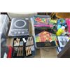 Image 3 : Large Arts & Crafts Supplies (Lot)