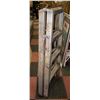 Image 1 : 4' ALUMINUM STEP LADDER