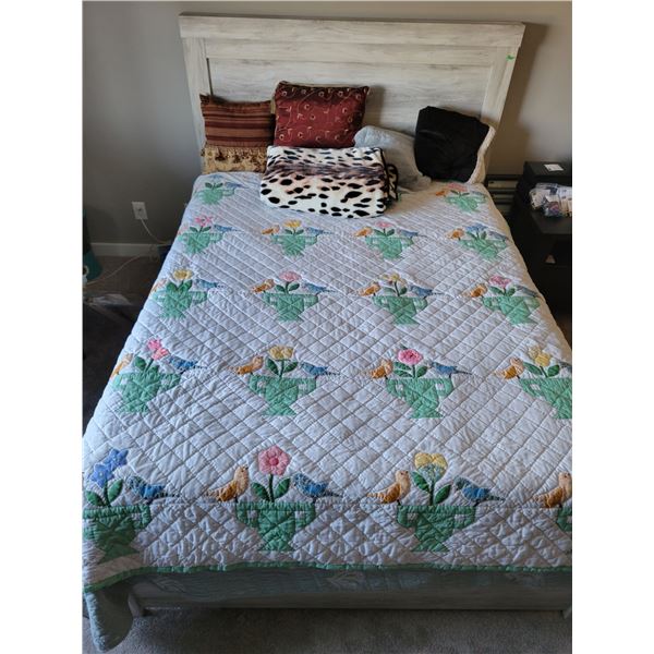Vintage Double Sized Lovebird Quilt (Approx. 50 Years Old), 3 Fleece Blankets & Decorative Pillows
