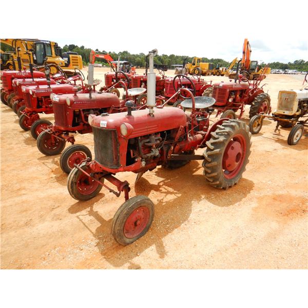 INTERNATIONAL HARVESTER F-CUB Farm Tractor