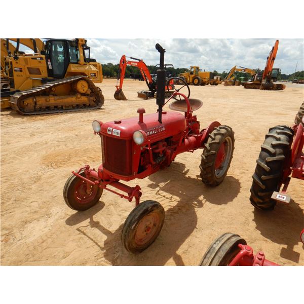 INTERNATIONAL HARVESTER F-CUB Farm Tractor