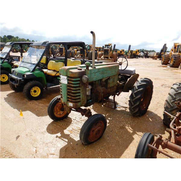 JOHN DEERE  Farm Tractor