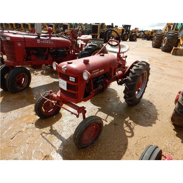 IH McCORMICK FARMALL CUB Farm Tractor
