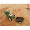 Image 2 : JOHN DEERE CHILD RIDER/PEDAL TRACTOR WAGON