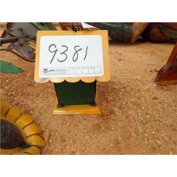 METAL BIRD HOUSE (C6)