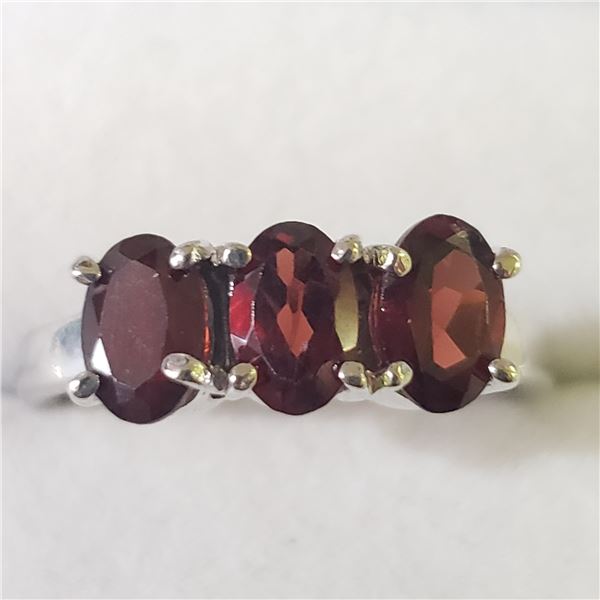 SILVER GARNET RING SIZE 6.5