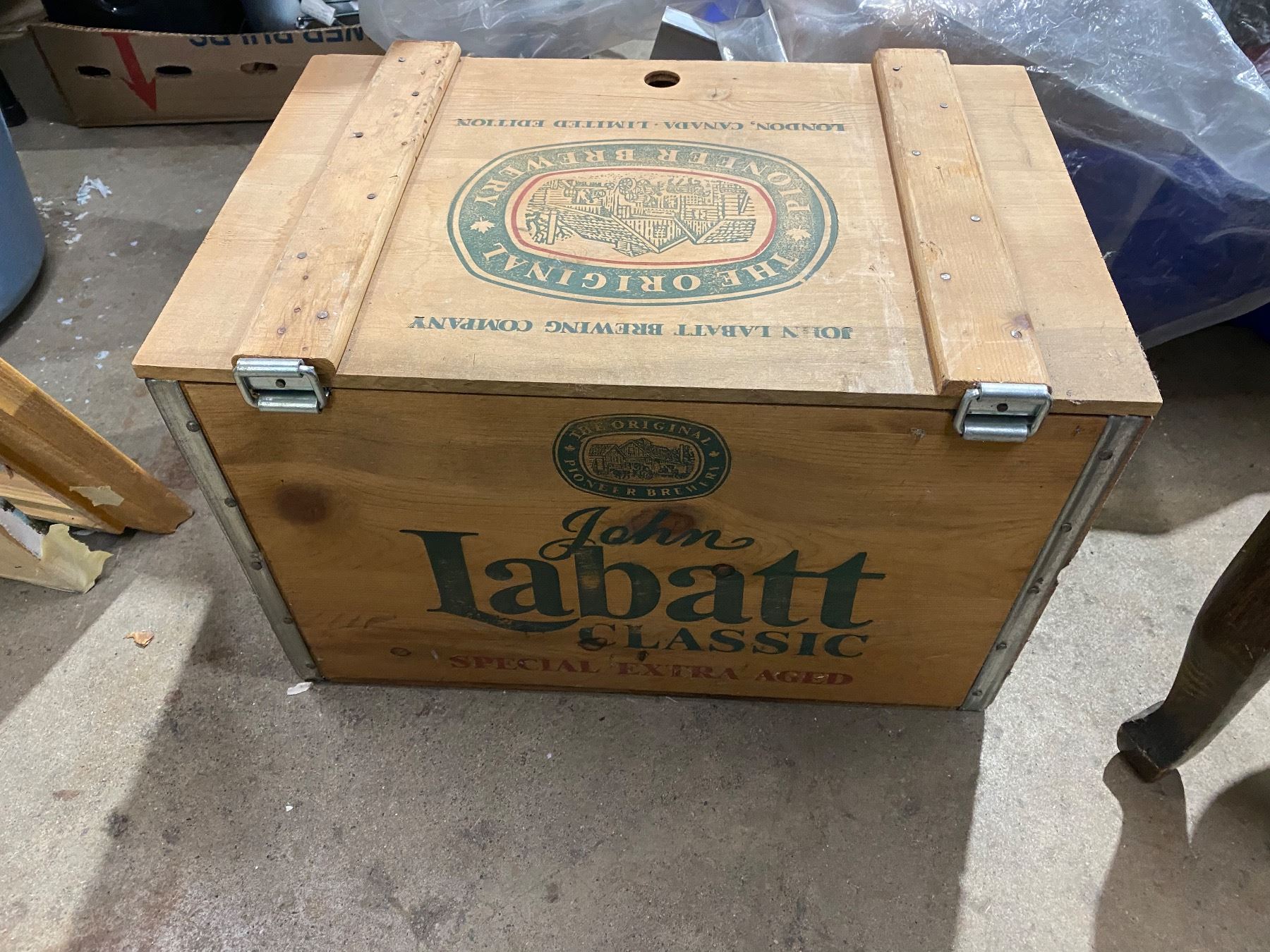 Labatt Wood crate with Bottle empty