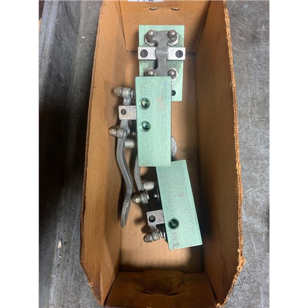 Lot of (3) Allenair 1/8 NPT Poppet Valves Hand Operated 4 Way, HV-4