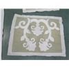 Image 8 : Hawaiian Traditional Quilt White w/ Tan Floral Design & 3 Pillowcases 106"x93"