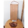 Image 2 : COPPER TONE BEAR WALL HANGING & THERMOMETER