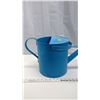 Image 2 : Blue 2Gal watering can