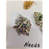 Image 2 : lot of 4 brooches for repair or crafting