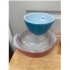Image 2 : (3) Pyrex Pc's 2-Pie platters + Lids and bowl