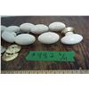 Image 2 : 10 Knobs, 1 Pull Handle White
