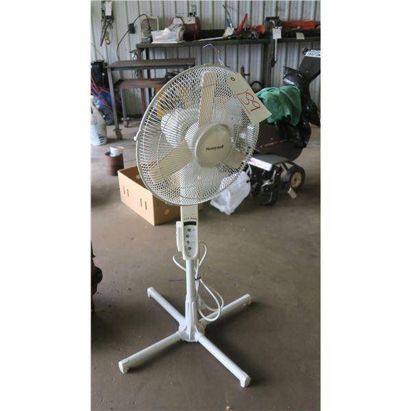 Fan w/ Remote