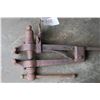 Image 2 : Antique Leg Vise