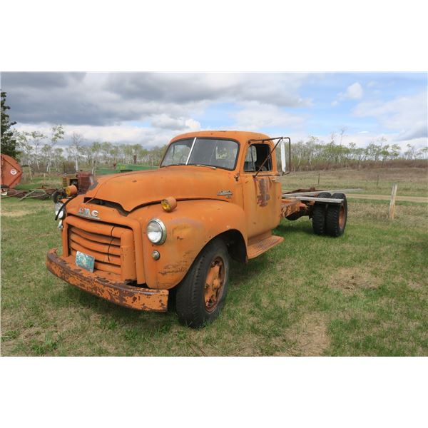 1952 GMC 450 Dually 3 Ton - Serial: 454-30-70095, Model: HV454-30, Sold As Is