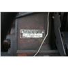 Image 14 : 706 IH Comes with Doal Loader 300 - Tires Rear 18.4x34 - 72HP