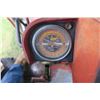 Image 17 : 706 IH Comes with Doal Loader 300 - Tires Rear 18.4x34 - 72HP