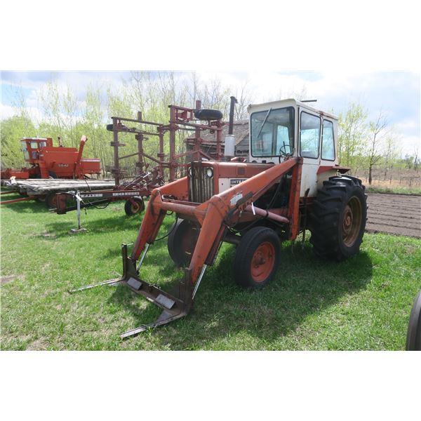 706 IH Comes with Doal Loader 300 - Tires Rear 18.4x34 - 72HP